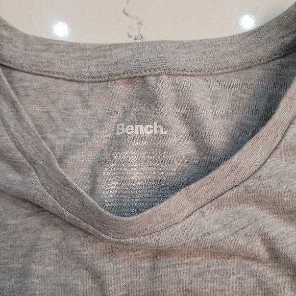 Bench Tee-Shirt - Women's size Medium - Picture 2 of 8
